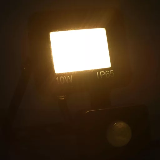 Meleg fehér fényű szenzoros LED-reflektor 10 W