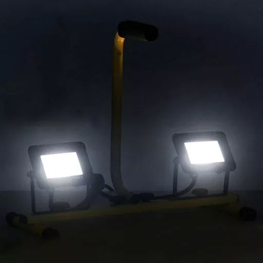 Hideg fehér fényű fogantyúval ellátott LED-es reflektor 2x20 W