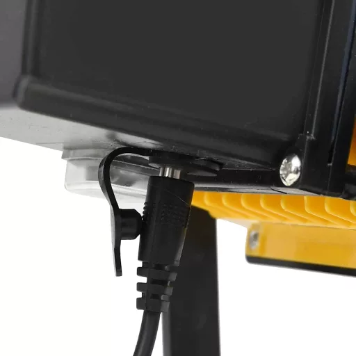Hideg fehér fényű újratölthető fogantyús LED-es reflektor 30 W