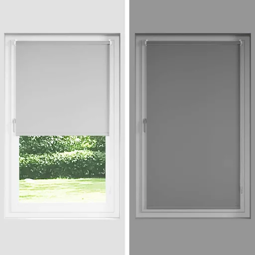 Sötétítő roló, szövetből készült, 64,4 x 120 cm, szélessége 60 cm, fekete