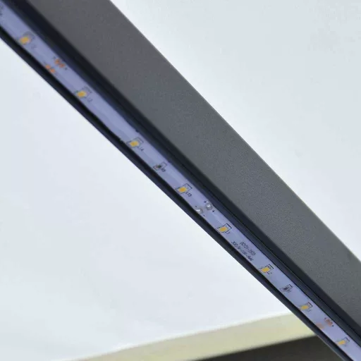 Krémszínű kézzel kihúzható LED-es napellenző 300 x 250 cm