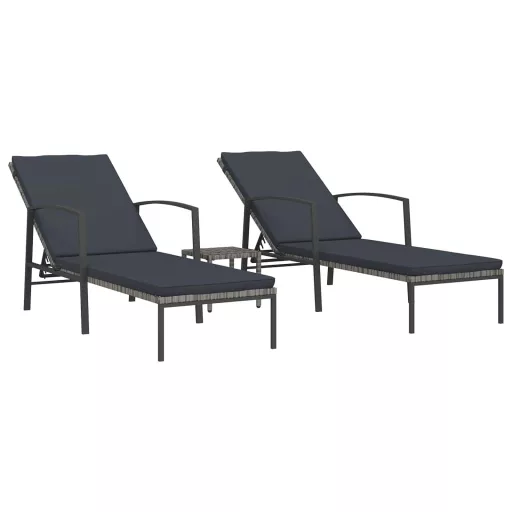 2 db szürke polyrattan napozóágy asztallal