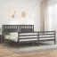 Szürke tömör fa ágykeret fejtámlával 200 x 200 cm