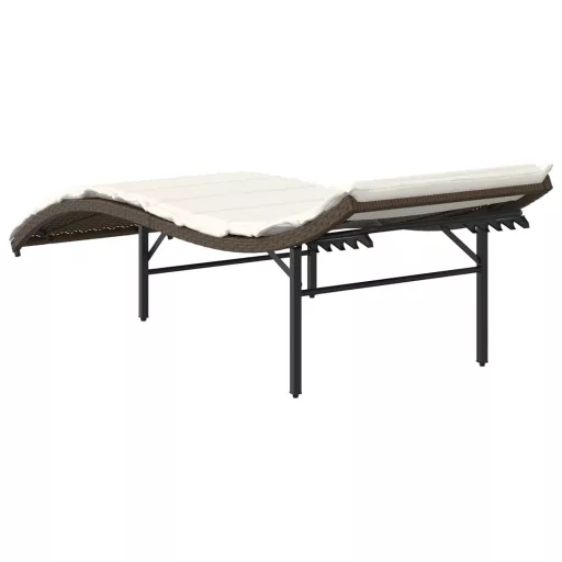 2 db barna polyrattan napozóágy párnával