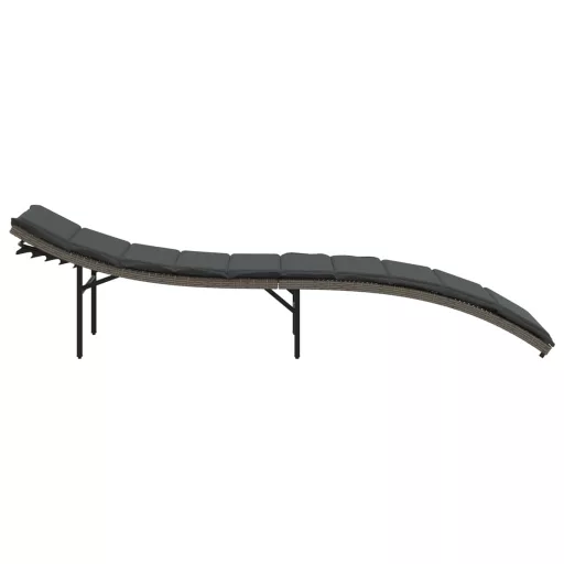 2 db szürke polyrattan napozóágy párnával