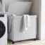 Fehér rattan szennyeskosár kerekekkel 60x35x60,5 cm