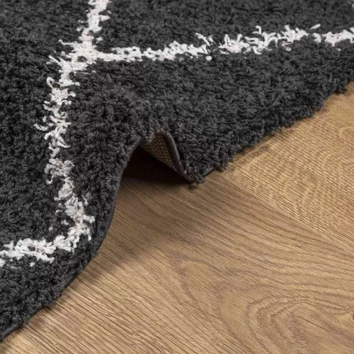 PAMPLONA fekete és krém bolyhos modern szőnyeg 140 x 200 cm