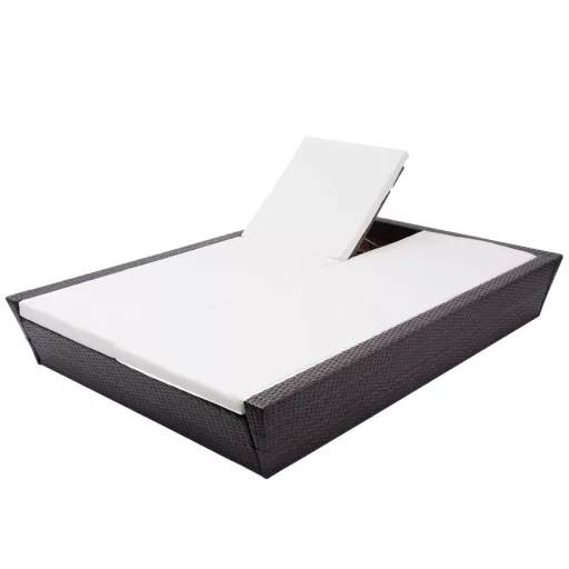 Barna polyrattan napozóágy párnával