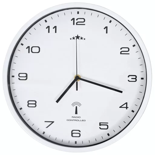 Fehér színű rádióvezérelt falióra kvarcszerkezettel 31 cm