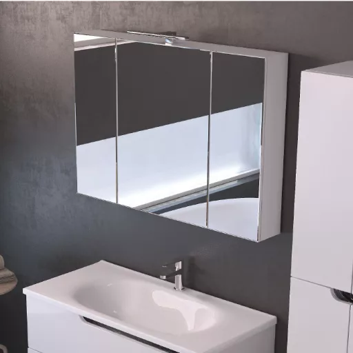 Piramida AKVA Tükrös fürdőszobai szekrény - LED világítással - 100 x 69 x15cm